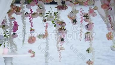 <strong>婚庆</strong>花拱装饰.. 装饰鲜花的婚礼拱门